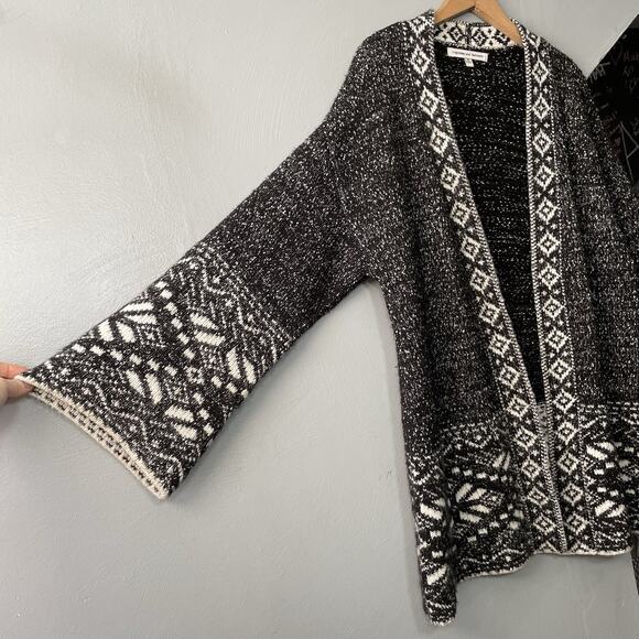 Cupcakes & Cashmere Sweater Size M Chunky Black White Open Front Cardigan Aztec - Picture 2 of 9